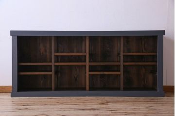 ペイント家具　シックなカラーが素敵な四面引き戸の収納棚(戸棚、食器棚)
