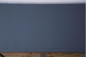 ペイント家具　シックなカラーが素敵な四面引き戸の収納棚(戸棚、食器棚)