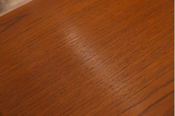 北欧家具　ビンテージ　チーク材　洗練されたデザインのサイドボード(ローボード)