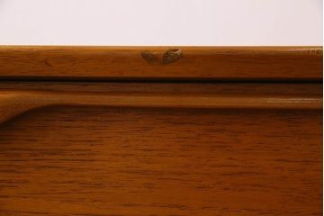 北欧家具　ビンテージ　チーク材　洗練されたデザインのサイドボード(ローボード)