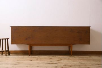 北欧家具　ビンテージ　チーク材　洗練されたデザインのサイドボード(ローボード)