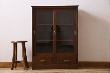 レトロ家具　和製アンティーク　レトロな雰囲気が魅力的な小振りな本箱(収納棚、ブックケース)