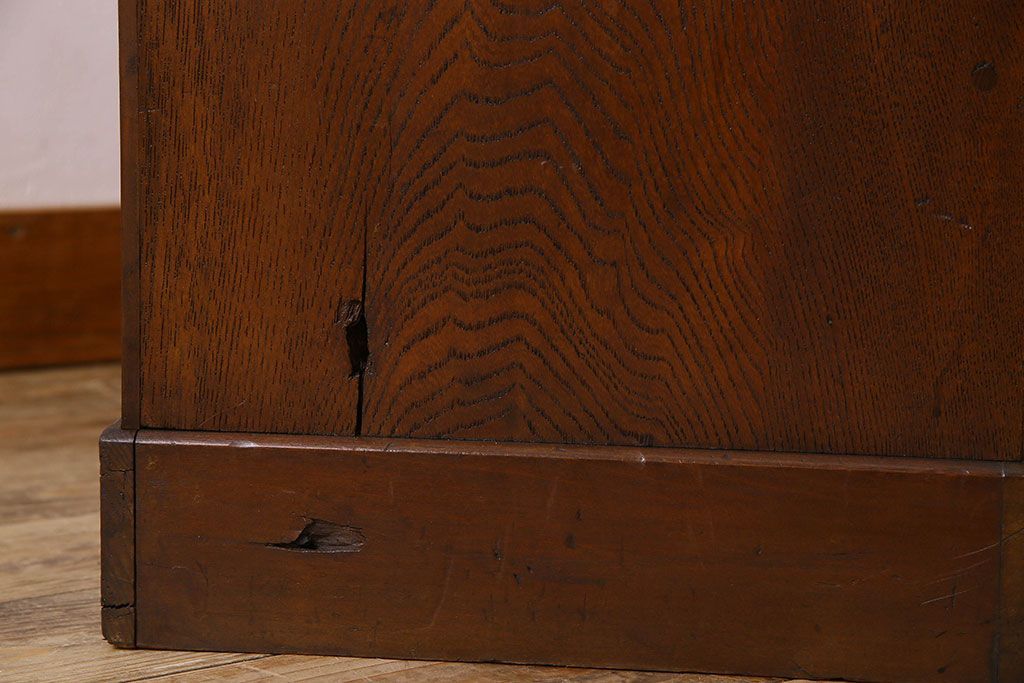 レトロ家具　和製アンティーク　レトロな雰囲気が魅力的な小振りな本箱(収納棚、ブックケース)