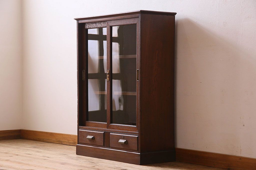 レトロ家具　和製アンティーク　レトロな雰囲気が魅力的な小振りな本箱(収納棚、ブックケース)