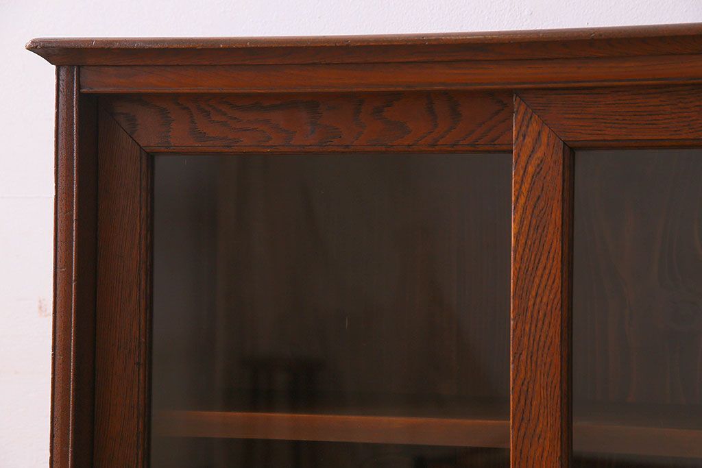 レトロ家具　和製アンティーク　レトロな雰囲気が魅力的な小振りな本箱(収納棚、ブックケース)