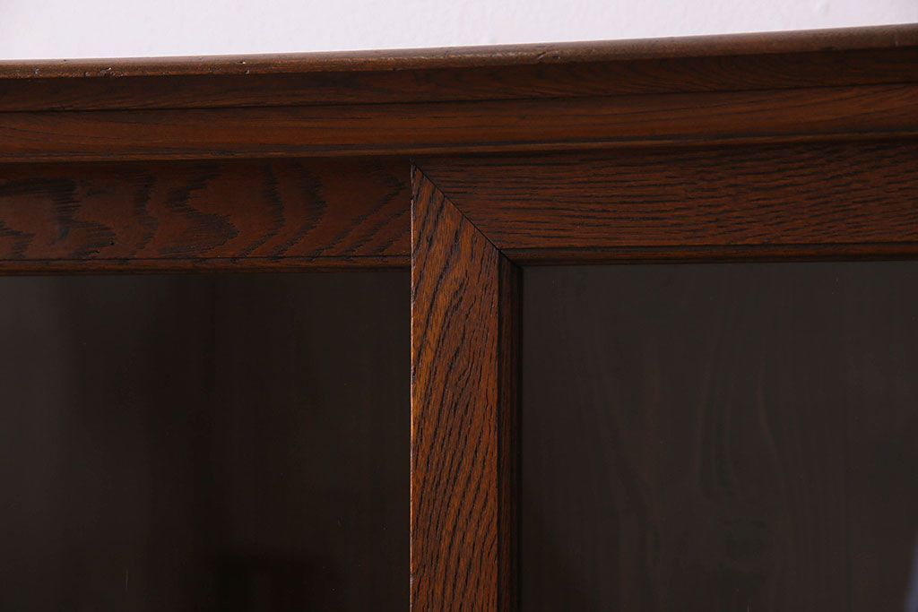 レトロ家具　和製アンティーク　レトロな雰囲気が魅力的な小振りな本箱(収納棚、ブックケース)