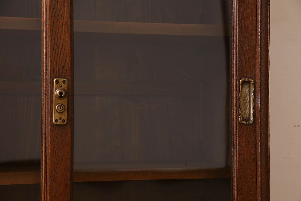 レトロ家具　和製アンティーク　レトロな雰囲気が魅力的な小振りな本箱(収納棚、ブックケース)