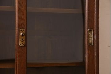 レトロ家具　和製アンティーク　レトロな雰囲気が魅力的な小振りな本箱(収納棚、ブックケース)