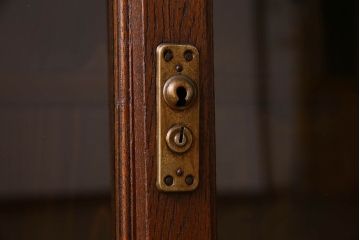 レトロ家具　和製アンティーク　レトロな雰囲気が魅力的な小振りな本箱(収納棚、ブックケース)