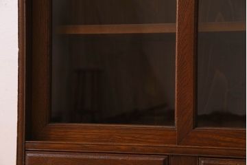 レトロ家具　和製アンティーク　レトロな雰囲気が魅力的な小振りな本箱(収納棚、ブックケース)