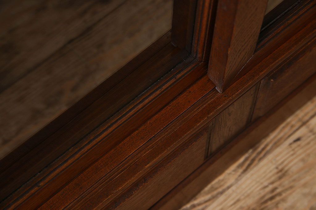 レトロ家具　和製アンティーク　レトロな雰囲気が魅力的な小振りな本箱(収納棚、ブックケース)