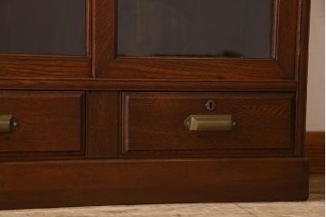 レトロ家具　和製アンティーク　レトロな雰囲気が魅力的な小振りな本箱(収納棚、ブックケース)