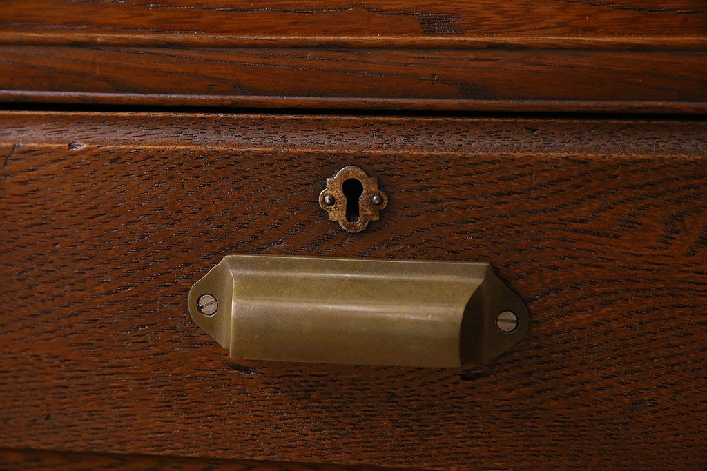 レトロ家具　和製アンティーク　レトロな雰囲気が魅力的な小振りな本箱(収納棚、ブックケース)