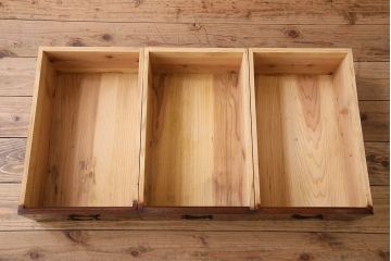 アンティーク家具　和製アンティーク　前面栗材　すりガラス入りの収納棚(戸棚、食器棚)