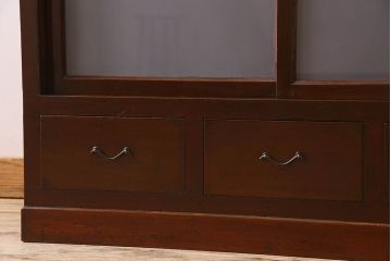 アンティーク家具　和製アンティーク　前面栗材　すりガラス入りの収納棚(戸棚、食器棚)