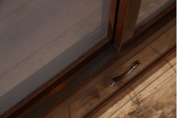 アンティーク家具　和製アンティーク　前面栗材　すりガラス入りの収納棚(戸棚、食器棚)