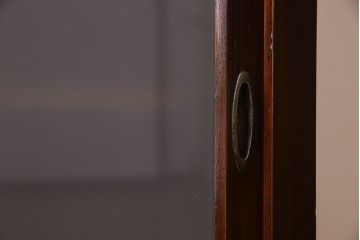 アンティーク家具　和製アンティーク　前面栗材　すりガラス入りの収納棚(戸棚、食器棚)