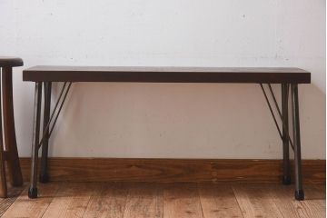 アンティーク雑貨　昭和レトロ　使い込まれた木の質感が味わい深い鉄脚ベンチ(アイアンベンチ、ローテーブル、作業台、花台)