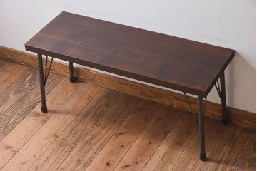 アンティーク雑貨　昭和レトロ　使い込まれた木の質感が味わい深い鉄脚ベンチ(アイアンベンチ、ローテーブル、作業台、花台)