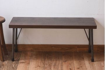 アンティーク雑貨　昭和レトロ　使い込まれた木の質感が味わい深い鉄脚ベンチ(アイアンベンチ、ローテーブル、作業台、花台)