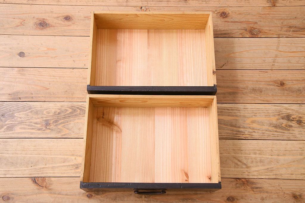 アンティーク家具　和製アンティーク　古いたばこ屋で使われていた薄型ショーケース(ガラスケース、収納棚、陳列棚)