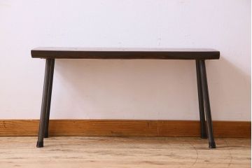 アンティーク家具　和製アンティーク　栗材一枚板　古い木の質感が味わい深い鉄脚ベンチ(アイアンベンチ、ローテーブル、作業台、飾り台)