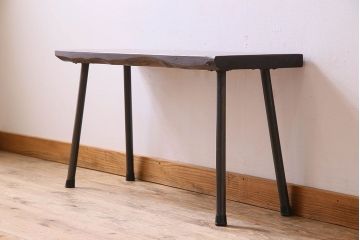 アンティーク家具　和製アンティーク　栗材一枚板　古い木の質感が味わい深い鉄脚ベンチ(アイアンベンチ、ローテーブル、作業台、飾り台)