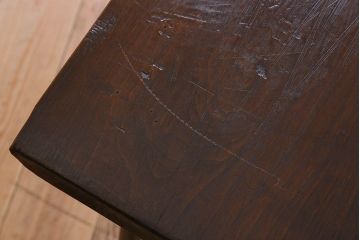 アンティーク家具　和製アンティーク　栗材一枚板　古い木の質感が味わい深い鉄脚ベンチ(アイアンベンチ、ローテーブル、作業台、飾り台)