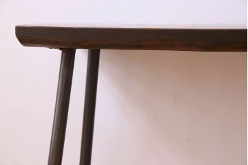 アンティーク家具　和製アンティーク　栗材一枚板　古い木の質感が味わい深い鉄脚ベンチ(アイアンベンチ、ローテーブル、作業台、飾り台)