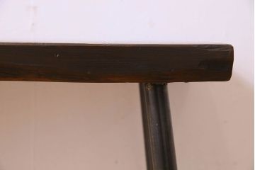 アンティーク家具　和製アンティーク　栗材一枚板　古い木の質感が味わい深い鉄脚ベンチ(アイアンベンチ、ローテーブル、作業台、飾り台)