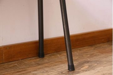 アンティーク家具　和製アンティーク　栗材一枚板　古い木の質感が味わい深い鉄脚ベンチ(アイアンベンチ、ローテーブル、作業台、飾り台)