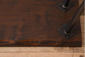 アンティーク家具　和製アンティーク　栗材一枚板　古い木の質感が味わい深い鉄脚ベンチ(アイアンベンチ、ローテーブル、作業台、飾り台)