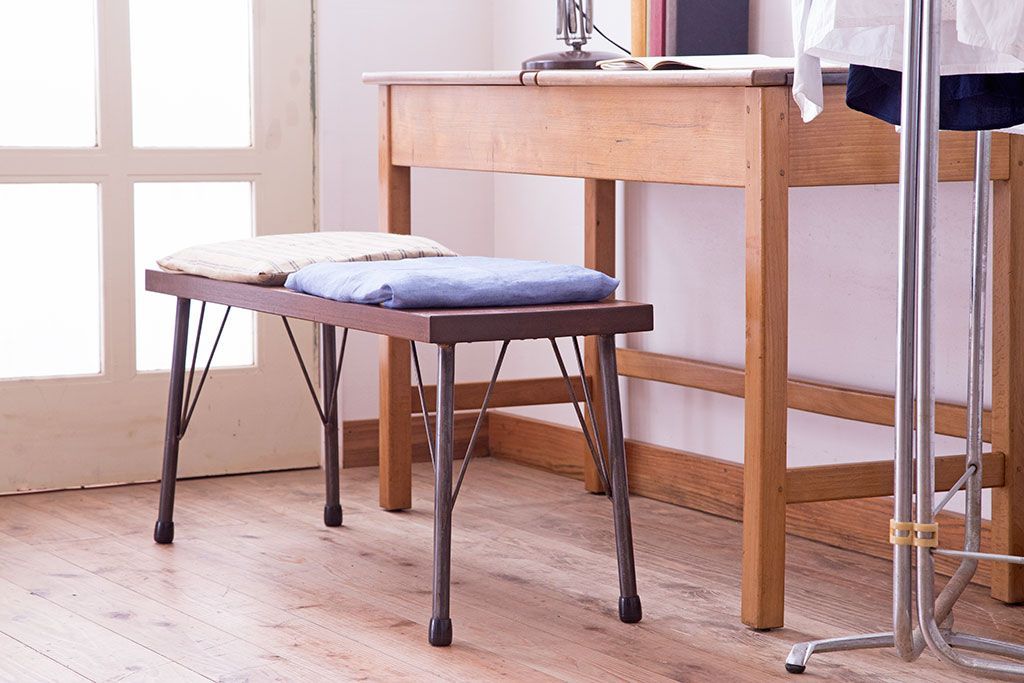 レトロ家具　昭和レトロ　古いラワン材の質感が味わい深い鉄脚ベンチ(アイアンベンチ、ローテーブル、作業台、花台)