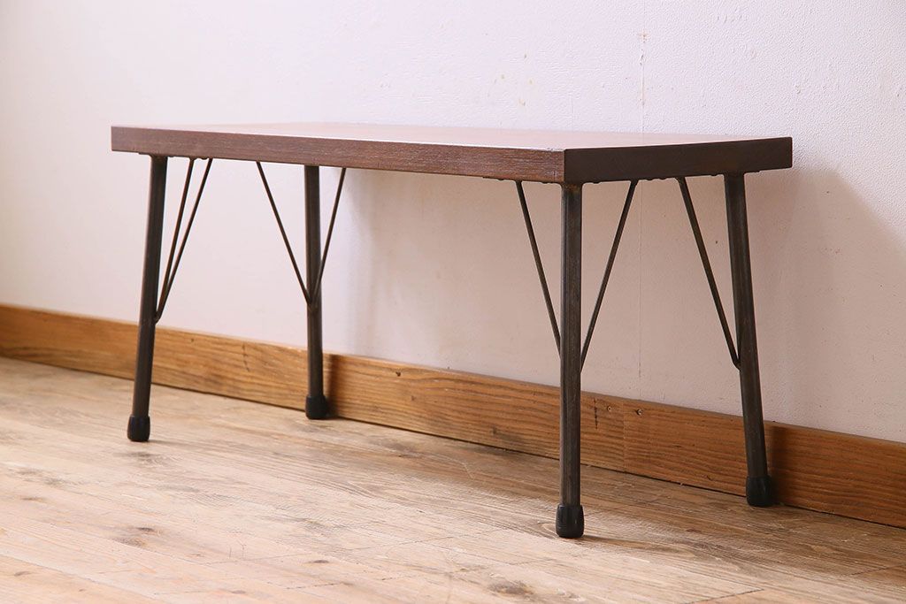 レトロ家具　昭和レトロ　古いラワン材の質感が味わい深い鉄脚ベンチ(アイアンベンチ、ローテーブル、作業台、花台)