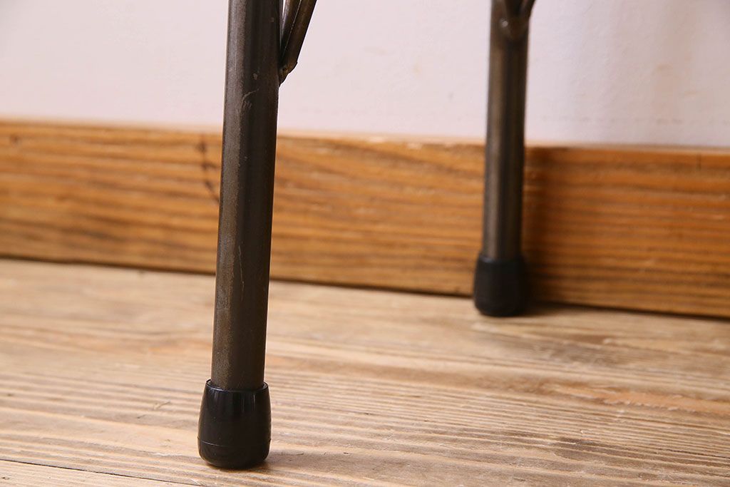 レトロ家具　昭和レトロ　古いラワン材の質感が味わい深い鉄脚ベンチ(アイアンベンチ、ローテーブル、作業台、花台)