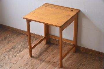 ヴィンテージ家具　イギリスビンテージ　ビーチ材　明るい色味が魅力的な折り畳みデスク(机、在宅ワーク、在宅用作業台)