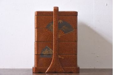 古民具・骨董　木製　梨地に扇蒔絵の四段重箱(外箱付き)
