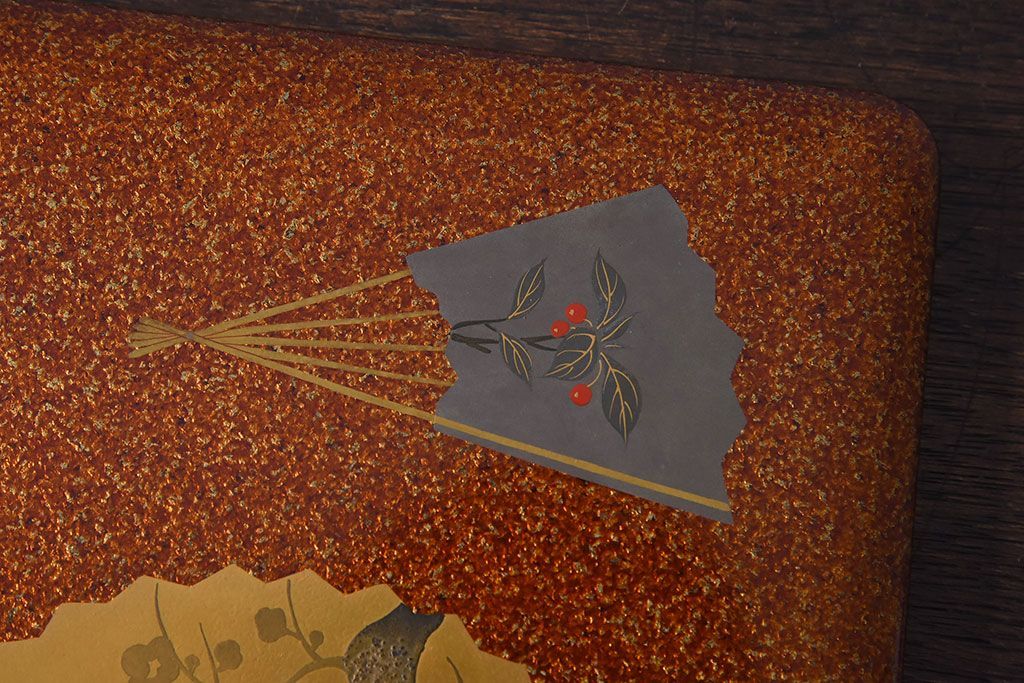 古民具・骨董　木製　梨地に扇蒔絵の四段重箱(外箱付き)