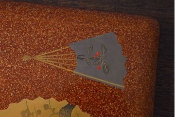 古民具・骨董　木製　梨地に扇蒔絵の四段重箱(外箱付き)