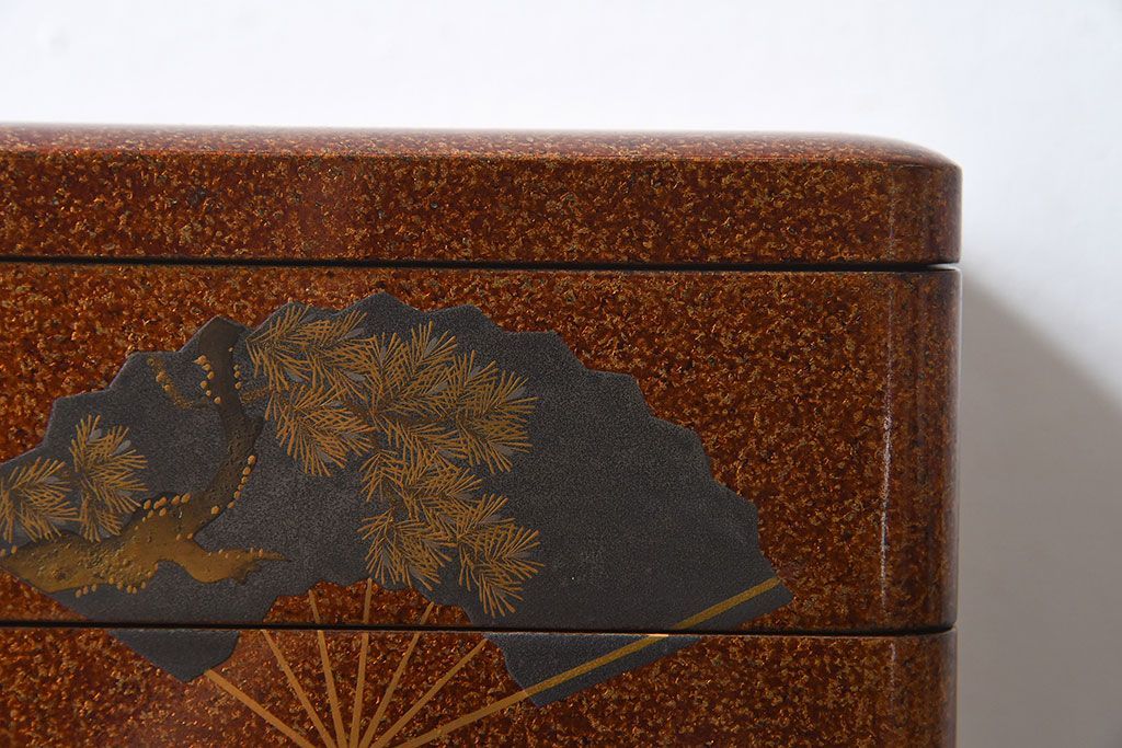 古民具・骨董　木製　梨地に扇蒔絵の四段重箱(外箱付き)