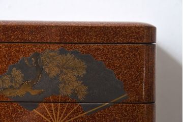 古民具・骨董　木製　梨地に扇蒔絵の四段重箱(外箱付き)