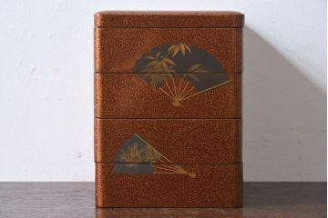 古民具・骨董　木製　梨地に扇蒔絵の四段重箱(外箱付き)