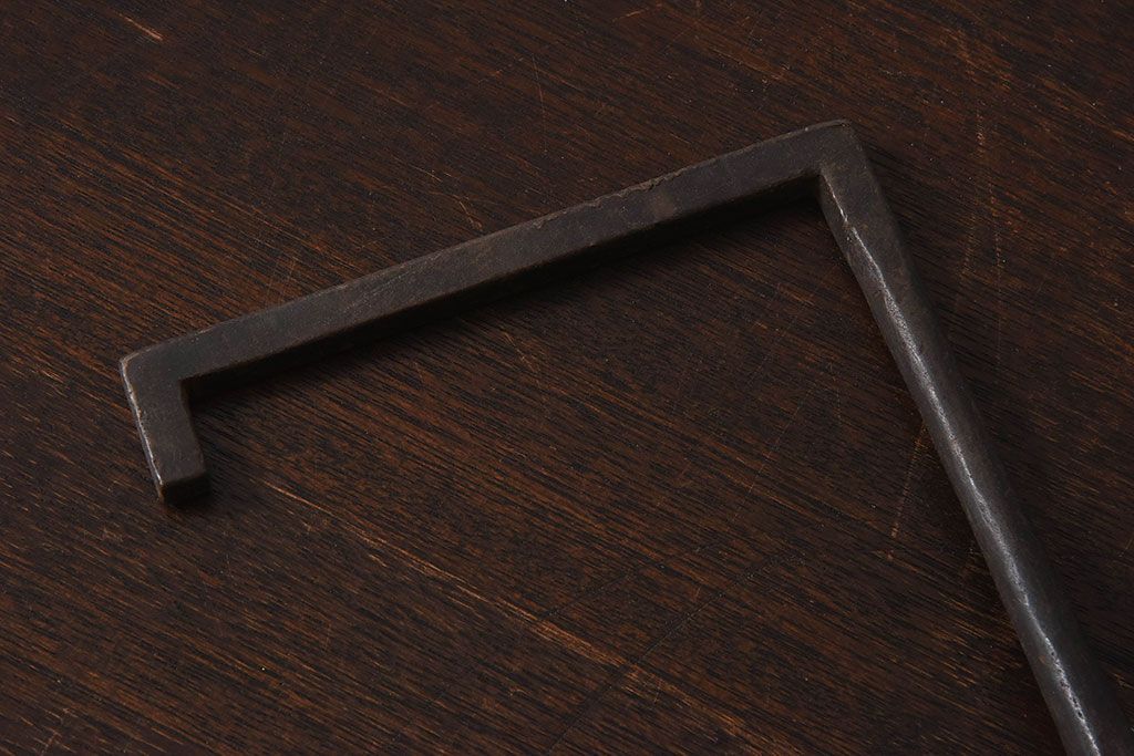 アンティーク雑貨　古民具・骨董　馬鈴付き　古い鉄の質感が味のある蔵戸の鉤(1)