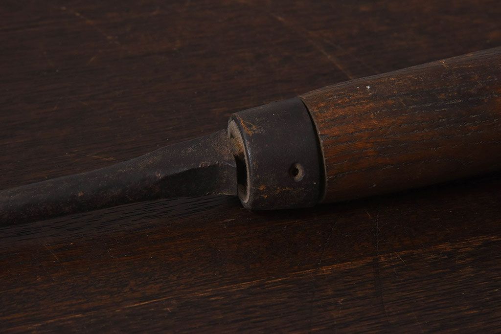 アンティーク雑貨　古民具・骨董　馬鈴付き　古い鉄の質感が味のある蔵戸の鉤(1)