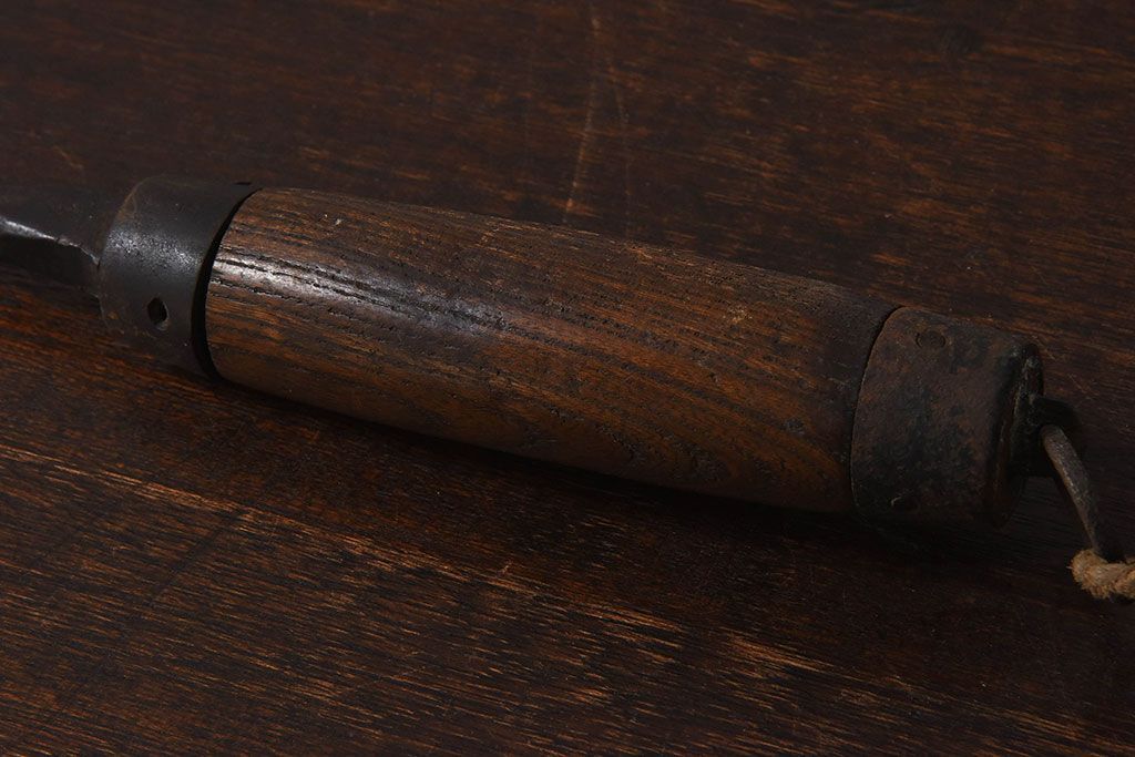 アンティーク雑貨　古民具・骨董　馬鈴付き　古い鉄の質感が味のある蔵戸の鉤(1)