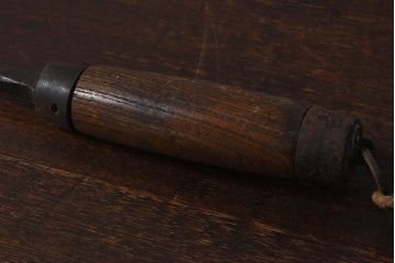 アンティーク雑貨　古民具・骨董　馬鈴付き　古い鉄の質感が味のある蔵戸の鉤(1)