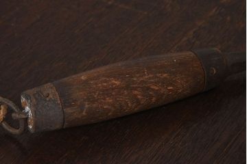 アンティーク雑貨　古民具・骨董　馬鈴付き　古い鉄の質感が味のある蔵戸の鉤(1)