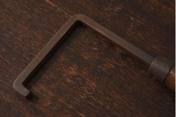 アンティーク雑貨　古民具・骨董　馬鈴付き　古い鉄の質感が味のある蔵戸の鉤(2)