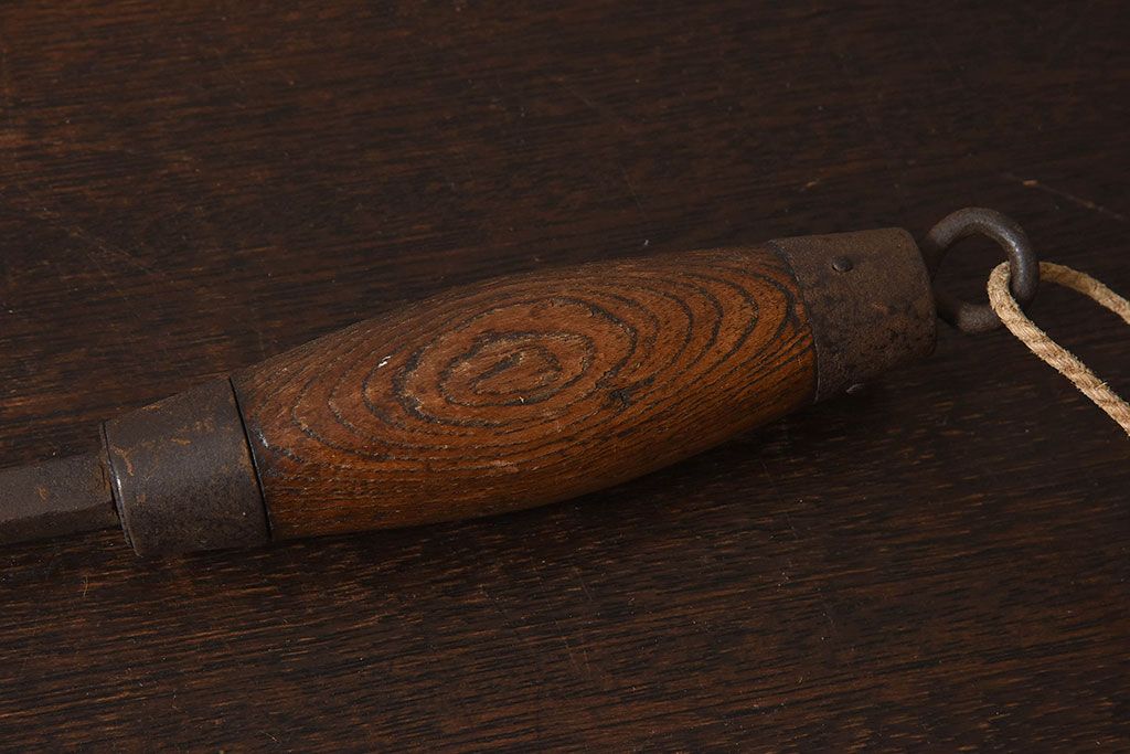 アンティーク雑貨　古民具・骨董　馬鈴付き　古い鉄の質感が味のある蔵戸の鉤(2)