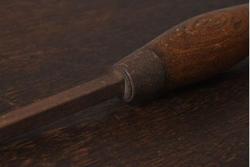 アンティーク雑貨　古民具・骨董　馬鈴付き　古い鉄の質感が味のある蔵戸の鉤(2)